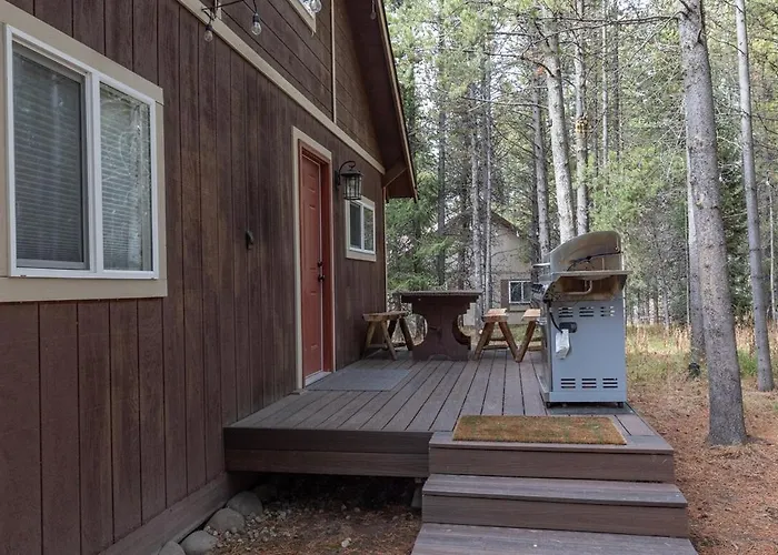 Bear Den - Fire Pit -Hammocks -Bbq -Yellowstone