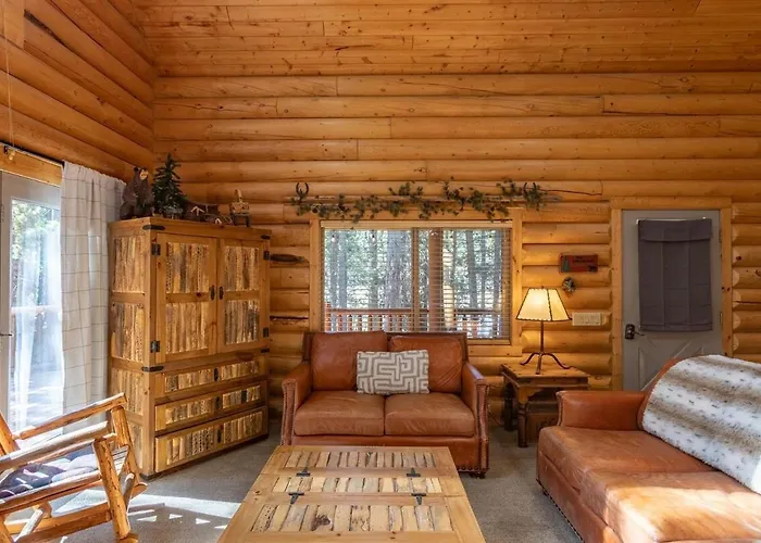 Tall Pines Lodge - Snowy Winter Escape -Hot Tub